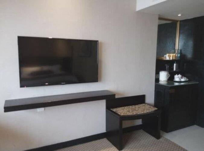 Skyline Plaza Hotel