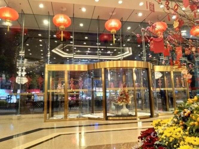 Skyline Plaza Hotel