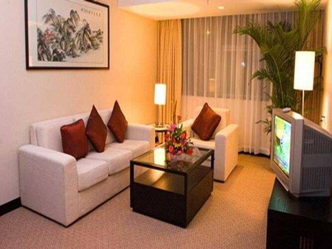 Skyline Plaza Hotel