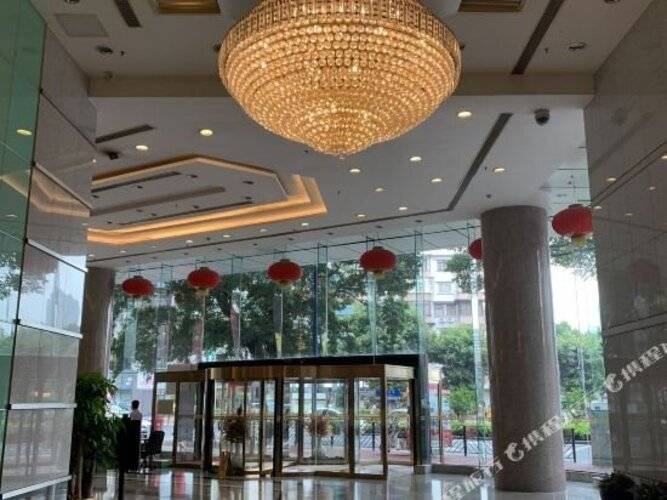 Skyline Plaza Hotel