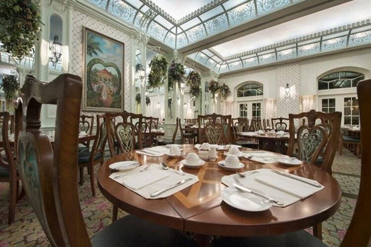 Hong Kong Disneyland Hotel