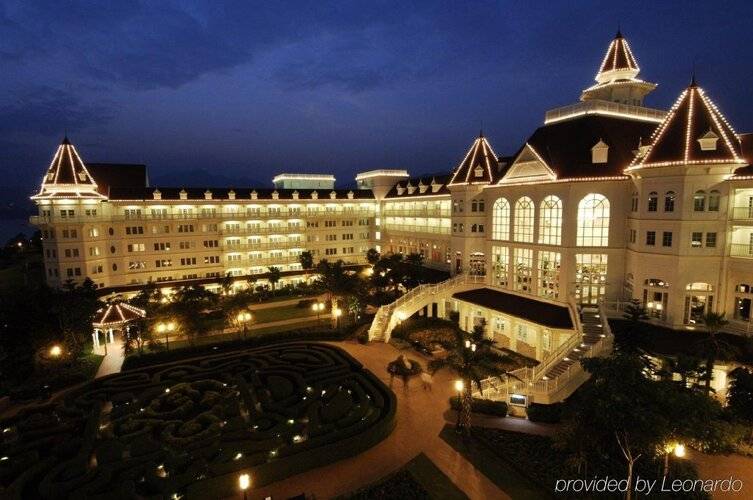 Hong Kong Disneyland Hotel