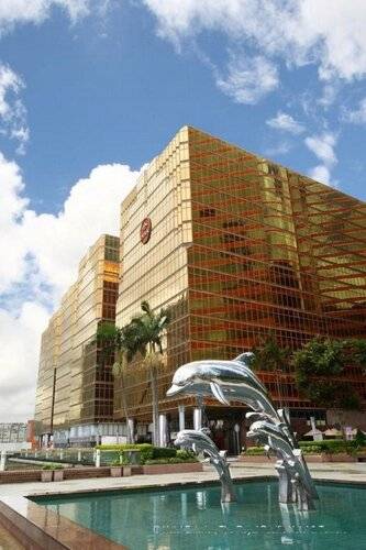 The Royal Pacific Hotel & Towers