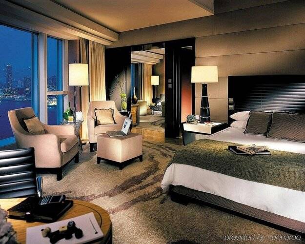 Four Seasons Hotel Hong Kong