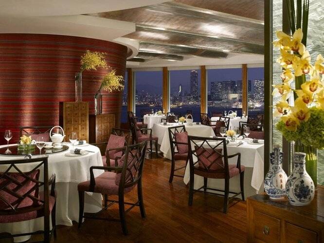 Four Seasons Hotel Hong Kong