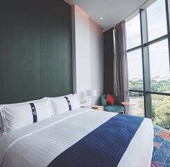 $item['hotel']['name']