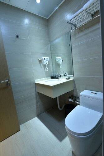 Shanghai Joyful Yard Hotel