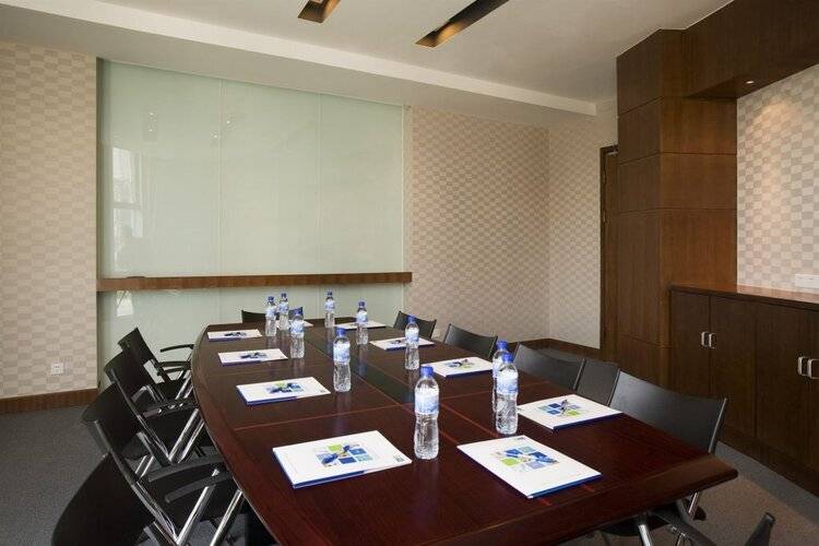 Holiday Inn Express Shanghai Jinqiao Central, An Ihg Hotel