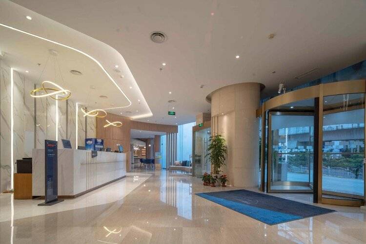 Holiday Inn Express Shanghai Jinqiao Central, An Ihg Hotel