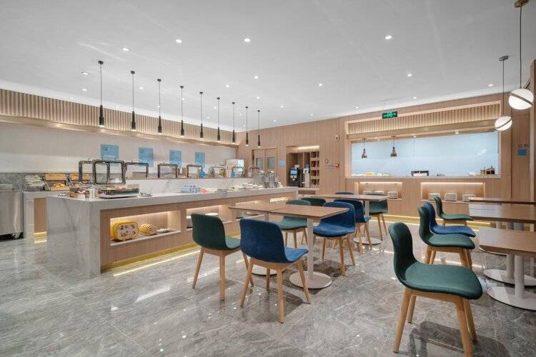 Holiday Inn Express Shanghai Jinqiao Central, An Ihg Hotel