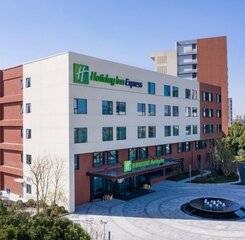 $item['hotel']['name']
