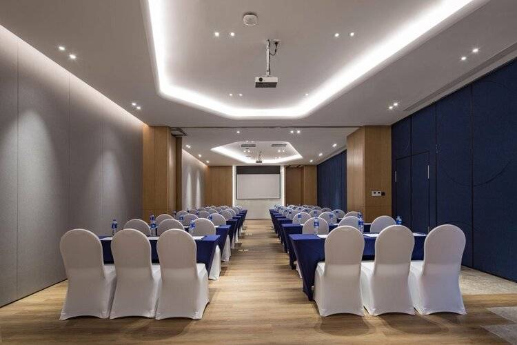 Holiday Inn Express Shanghai Kangqiao, An Ihg Hotel
