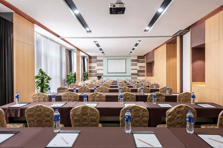 Holiday Inn Express Shanghai New Jinqiao, An Ihg Hotel