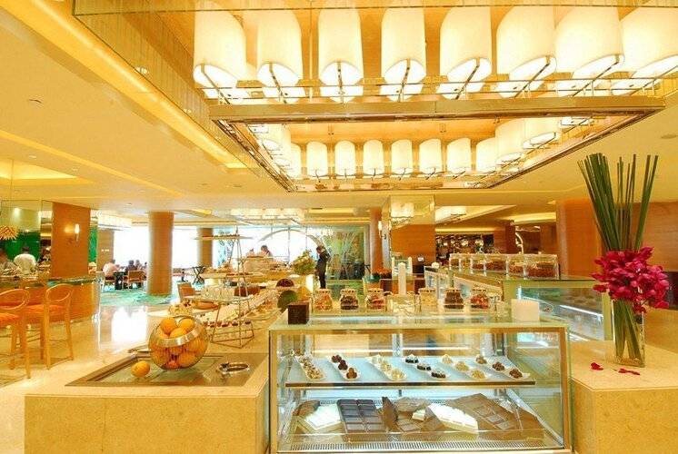 Renaissance Shanghai Yu Garden Hotel