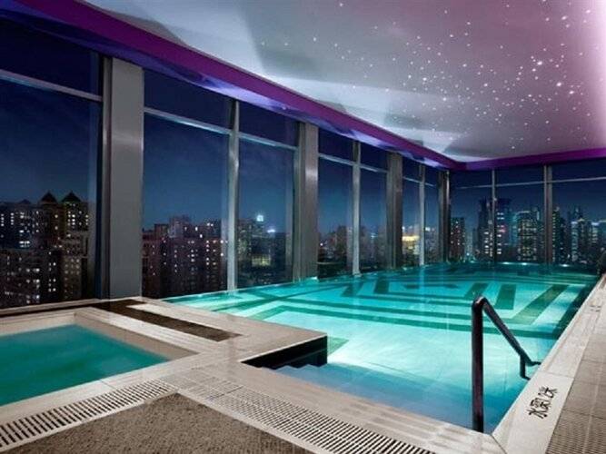 Renaissance Shanghai Yu Garden Hotel
