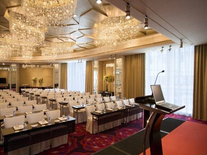Renaissance Shanghai Yu Garden Hotel