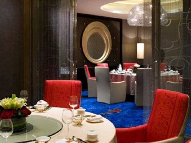 Renaissance Shanghai Yu Garden Hotel