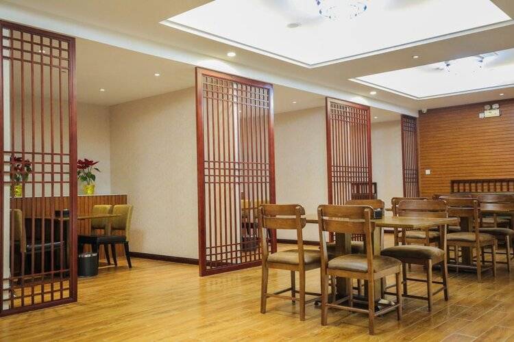 New Knight Royal Hotel