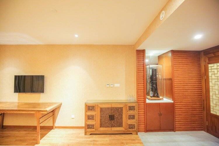 New Knight Royal Hotel