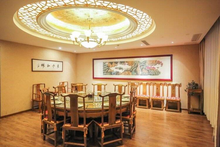New Knight Royal Hotel