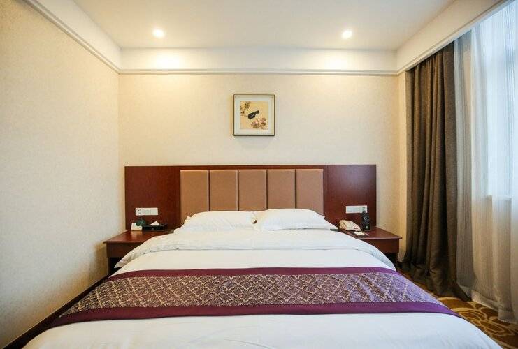 New Knight Royal Hotel