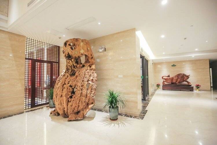 New Knight Royal Hotel