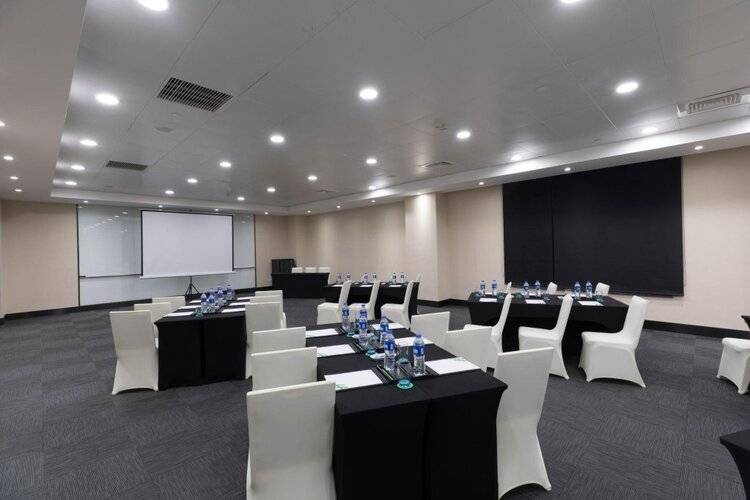 Holiday Inn Shanghai Jinshan, An Ihg Hotel
