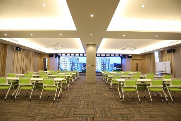 Holiday Inn Shanghai Dishui Lake, An Ihg Hotel