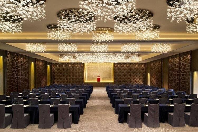 Hualuxe Shanghai Twelve At Hengshan, An Ihg Hotel