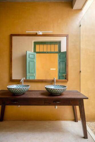 Kayaam House