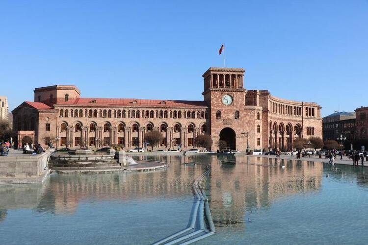 Holiday Inn Yerevan Republic Square