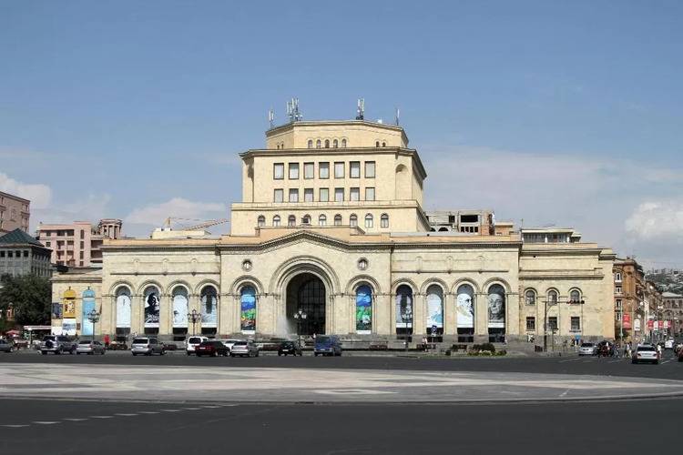 Holiday Inn Yerevan Republic Square