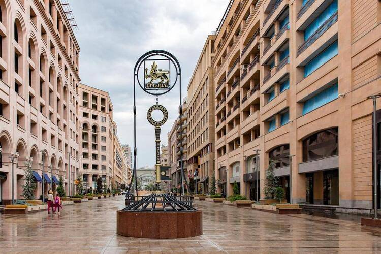 Holiday Inn Yerevan Republic Square
