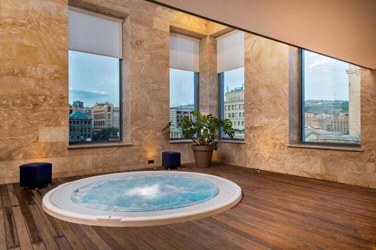 Holiday Inn Yerevan Republic Square