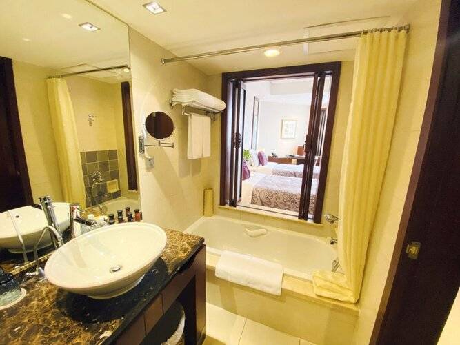 Baolong Hotel