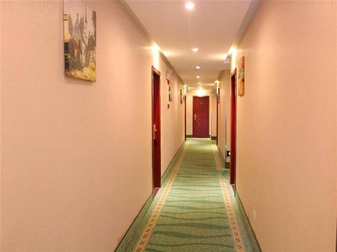 Greentree Inn Shanghai Caoan Road Textile Express Hotel