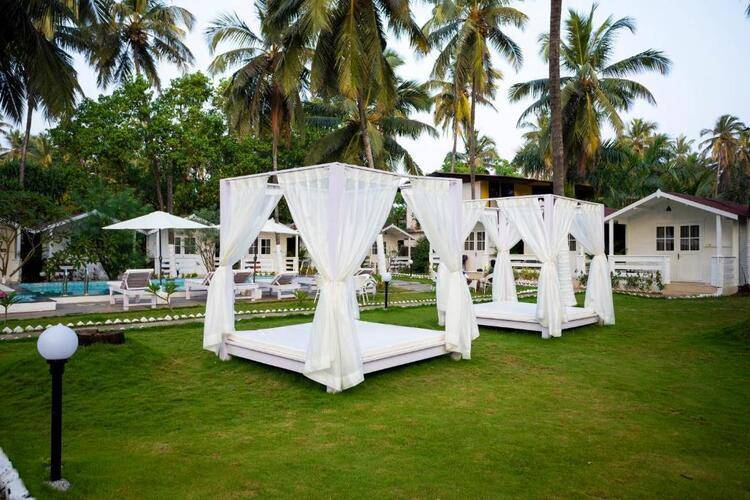 Stone Wood Village Resort Morjim