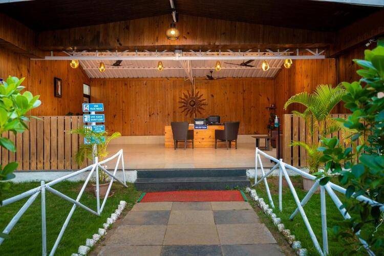 Stone Wood Village Resort Morjim