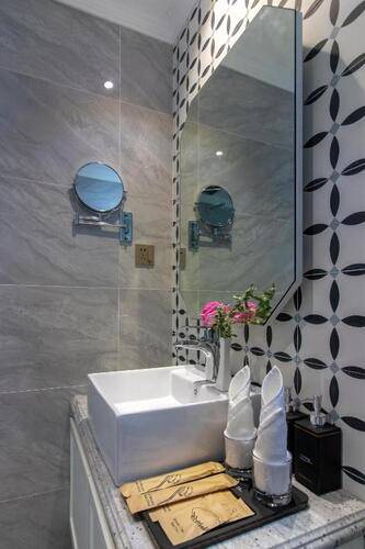 La Vague Hotel