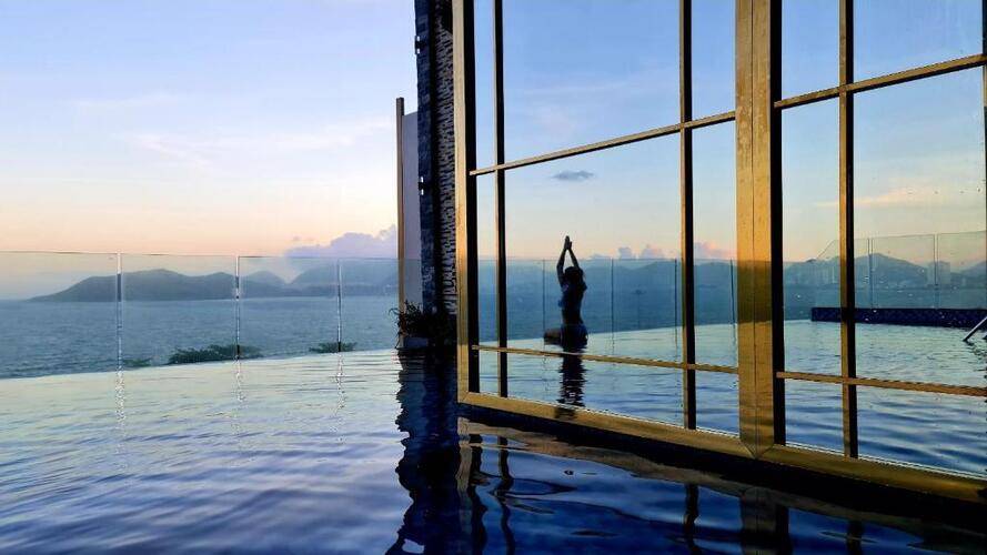 La Vague Hotel