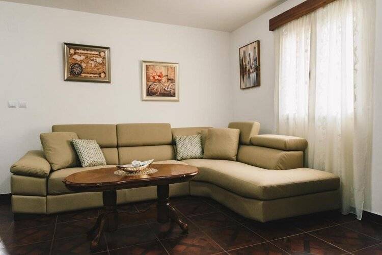 El Mar Apartments