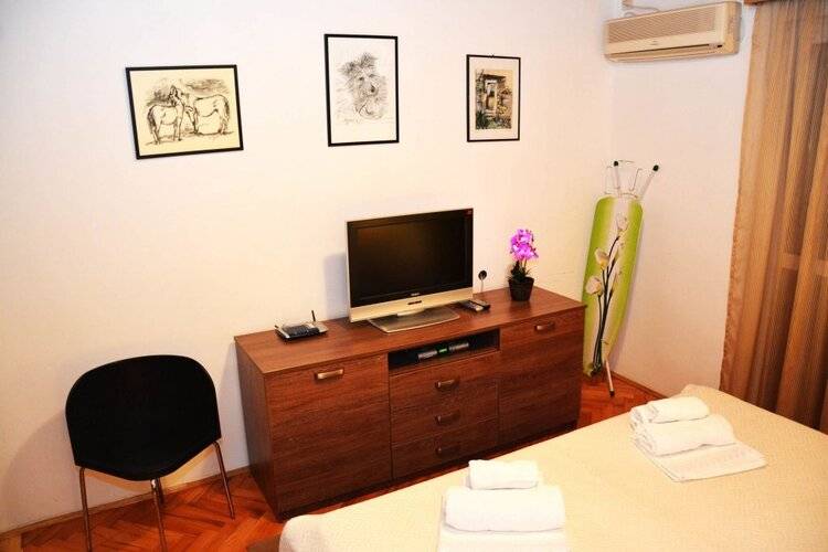 El Mar Apartments