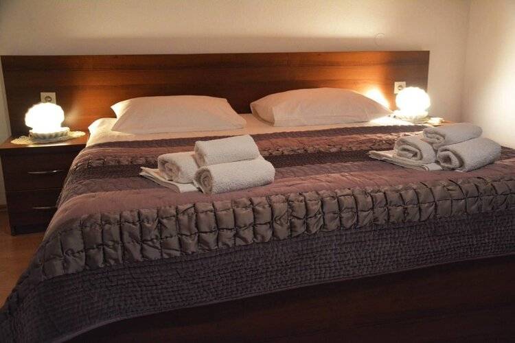 El Mar Apartments