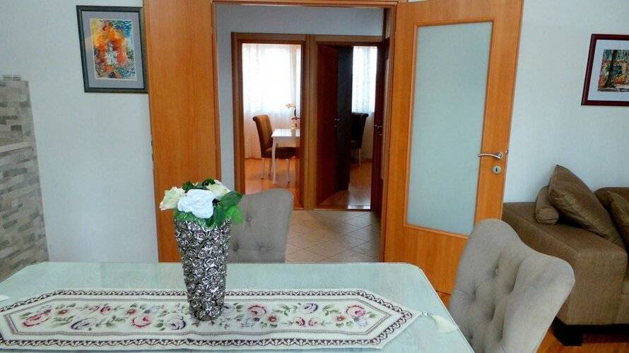 El Mar Apartments