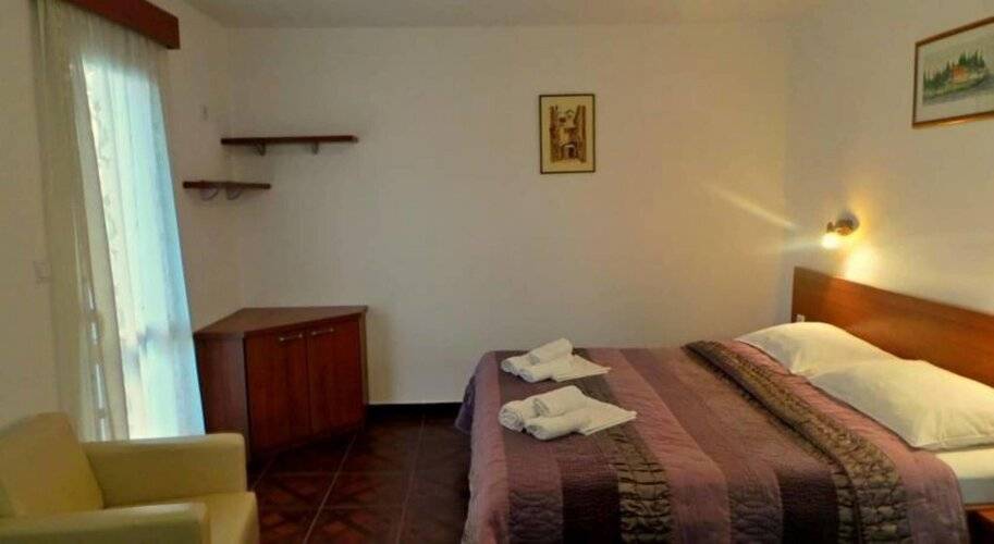 El Mar Apartments