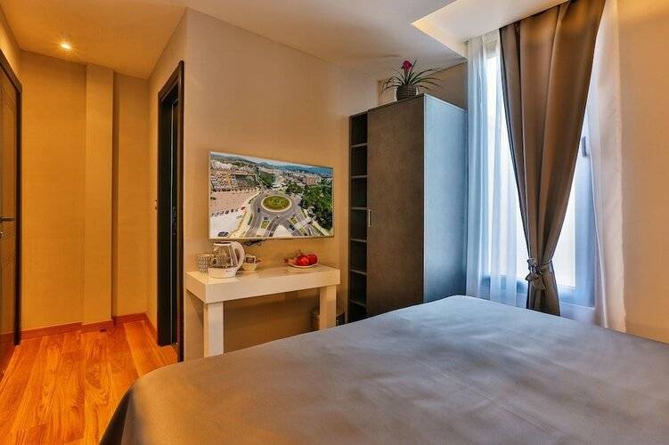 Hotel M