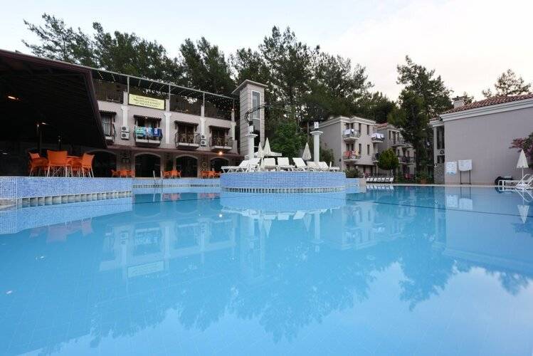Hotel Pine Valley