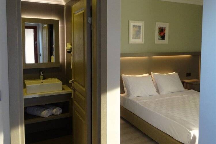 Hotel Pine Valley