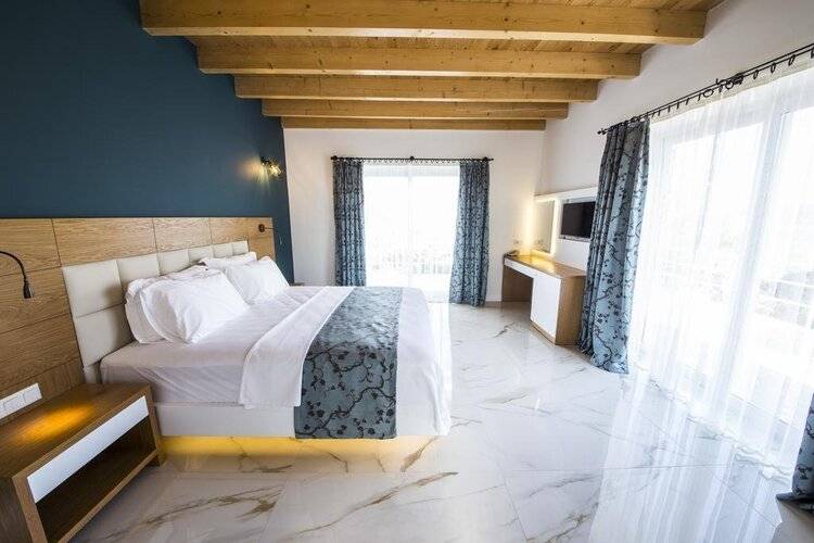 Blanca Beach Hotel