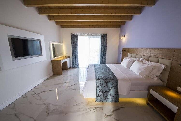 Blanca Beach Hotel